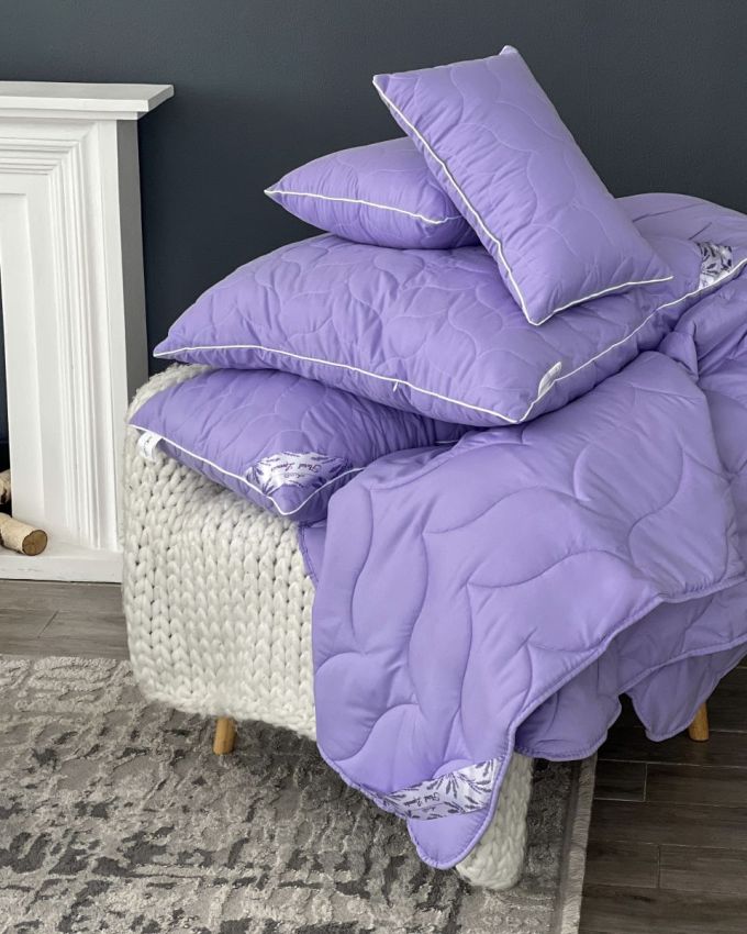Подушка 70х70 см Floral Lavander Холлофайбер